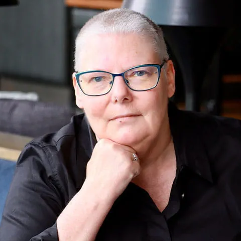 Ann Savage headshot
