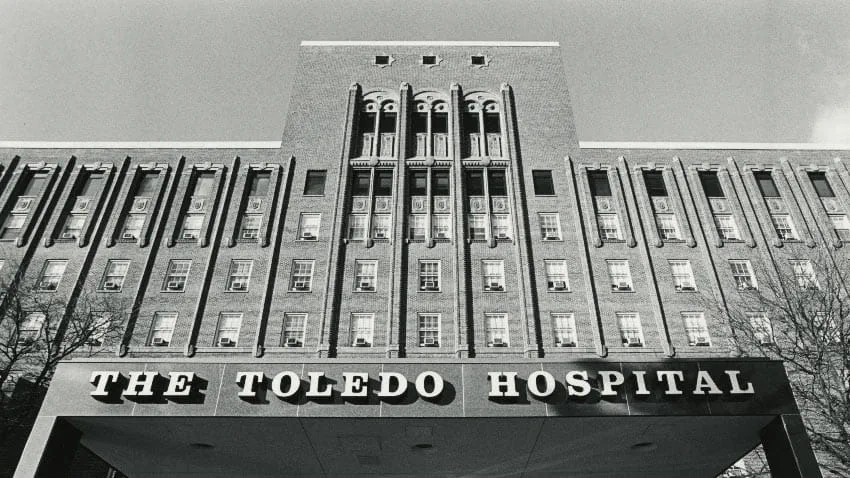 A front view of the six story Toledo hospital in 1986